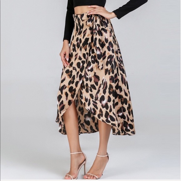 1 LEFT! Leopard Printed Midi Wrap Skirt - Picture 2 of 8
